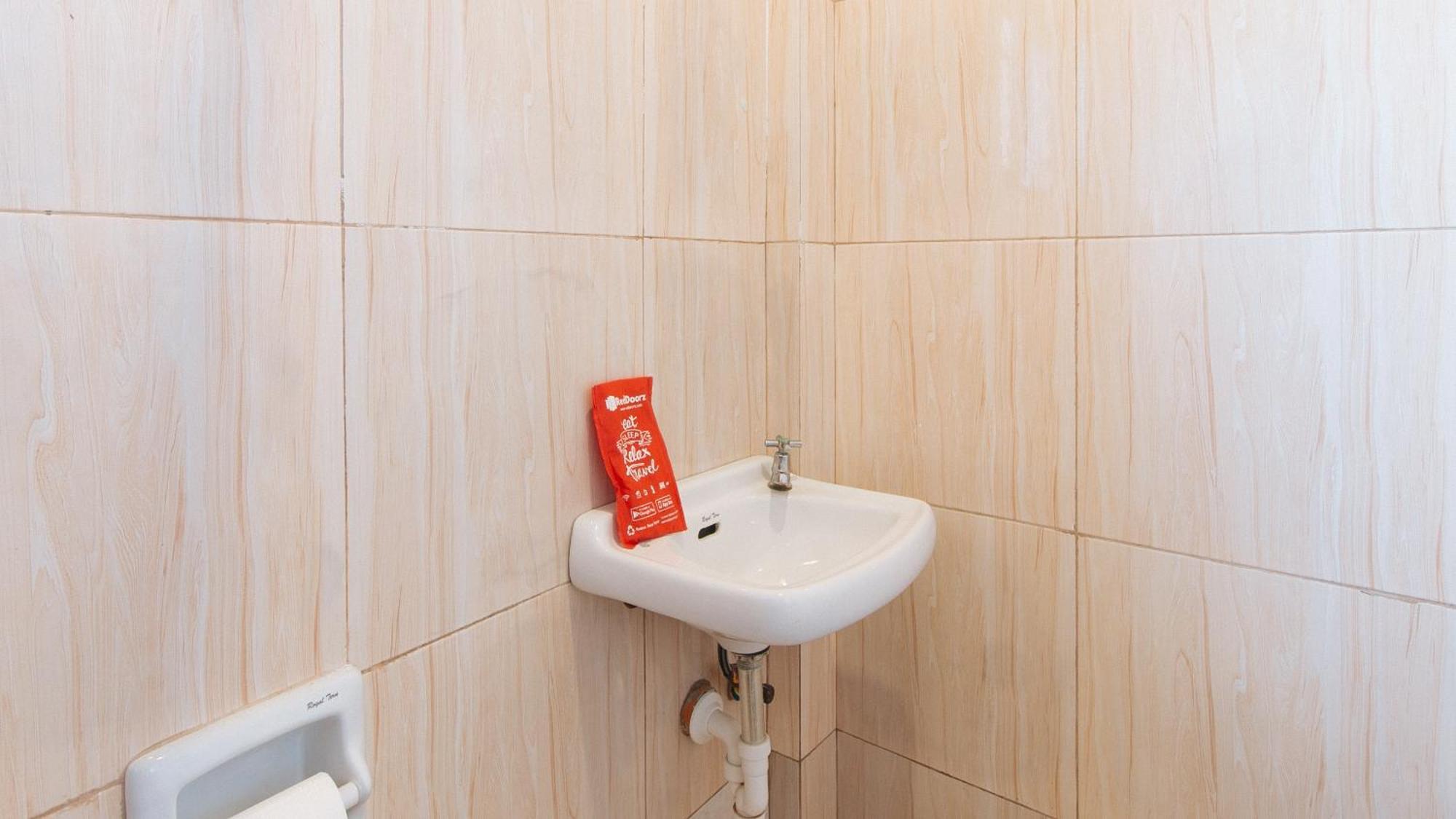 Reddoorz Near Christ The King Medical Center Ξενοδοχείο Las Piñas Εξωτερικό φωτογραφία