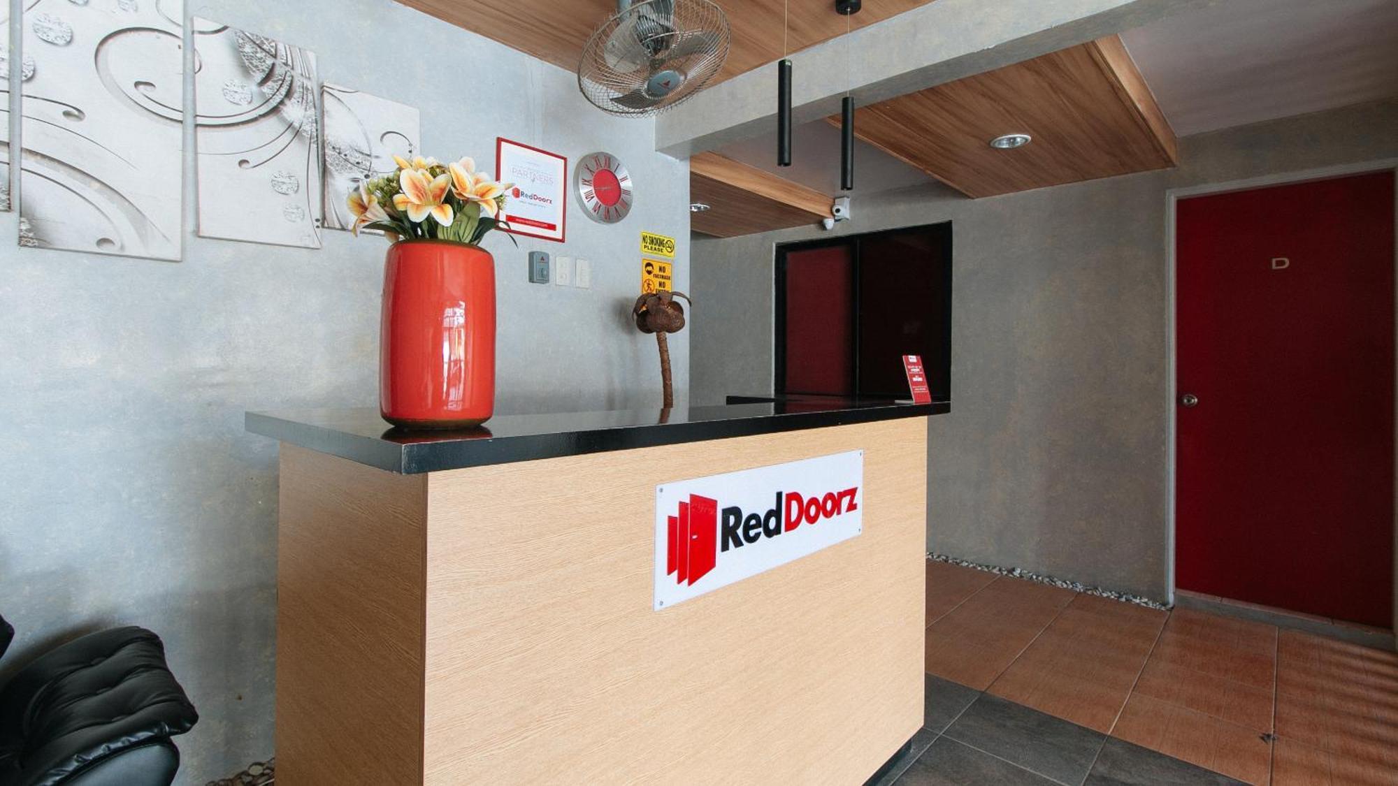 Reddoorz Near Christ The King Medical Center Ξενοδοχείο Las Piñas Εξωτερικό φωτογραφία