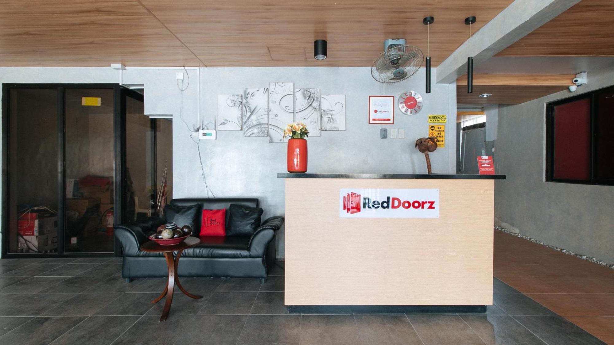Reddoorz Near Christ The King Medical Center Ξενοδοχείο Las Piñas Εξωτερικό φωτογραφία